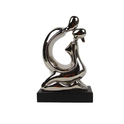 Κεραμικό Διακοσμητικό Ζευγάρι Που Φιλιέται Ασημί Σε Μαύρη Βάση 31cm