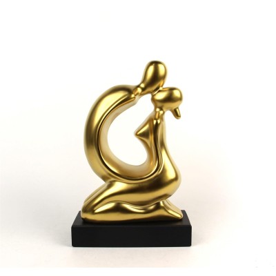 Κεραμικό Διακοσμητικό Ζευγάρι Που Φιλιέται Χρυσό Ματ Σε Μαύρη Βάση 31cm