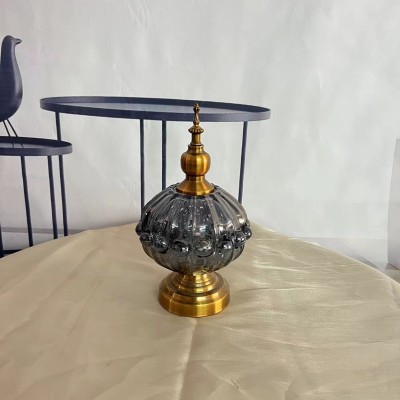 Διακοσμητική Γυάλινη Φοντανιέρα Με Χρυσό Μεταλλικό Καπάκι Και Αντικέ Πόδι 27x13cm