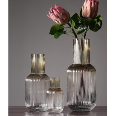 Γυάλινο Βάζο Με Ανάγλυφο Σχέδιο Και Στενό Στόμιο 30x14cm